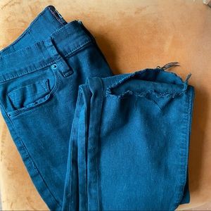 Black BDG twig high rise, ripped knees, great cond